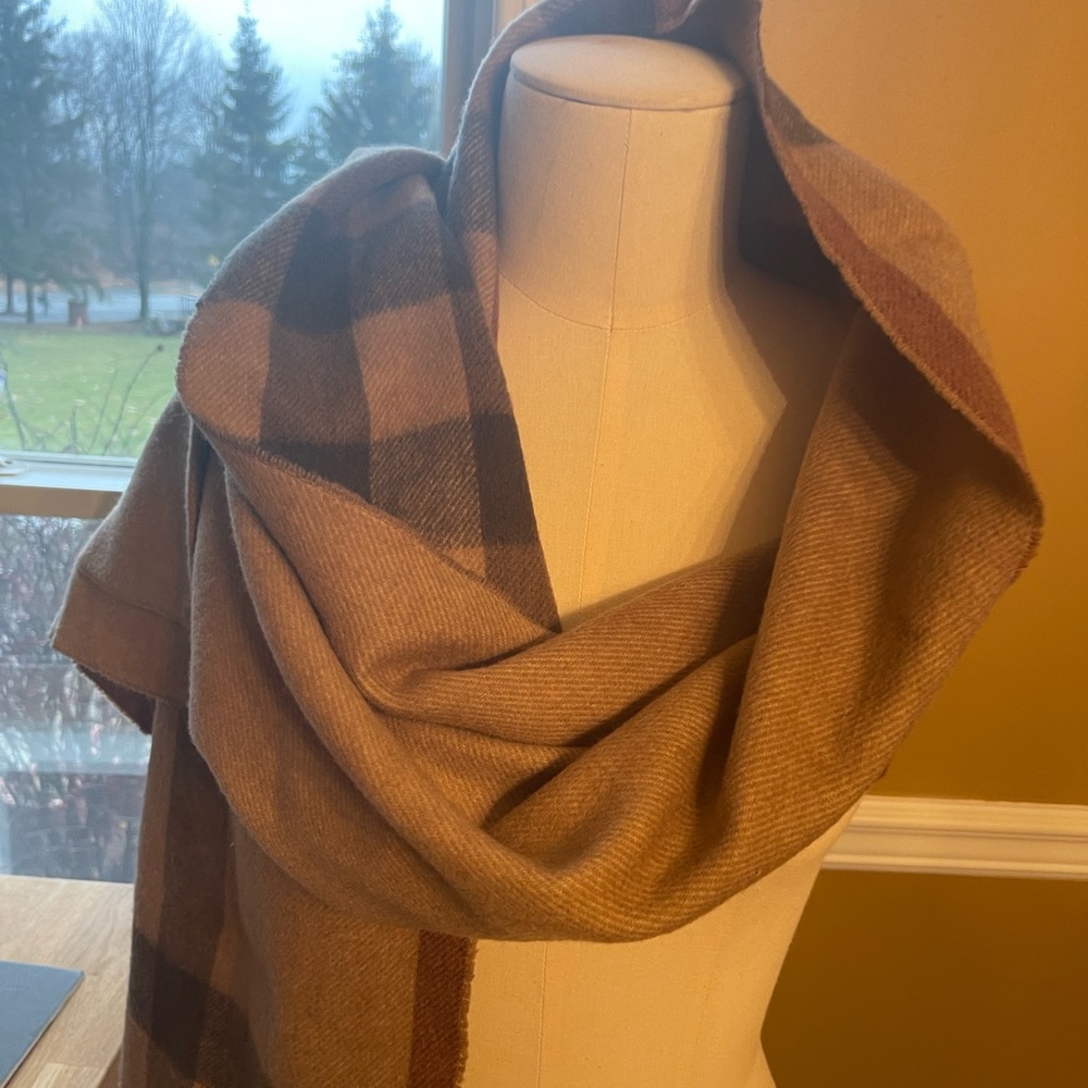 Burberry ladies cashmere scarf